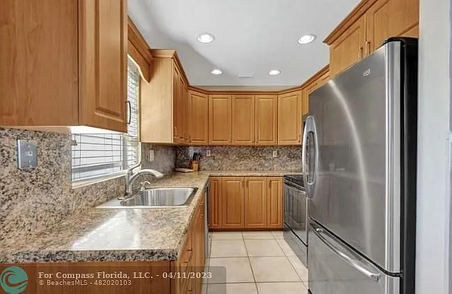 188 Burgundy Dr — Photo 2