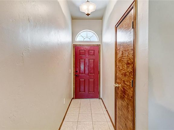 4th image of 2821 SE 97th St