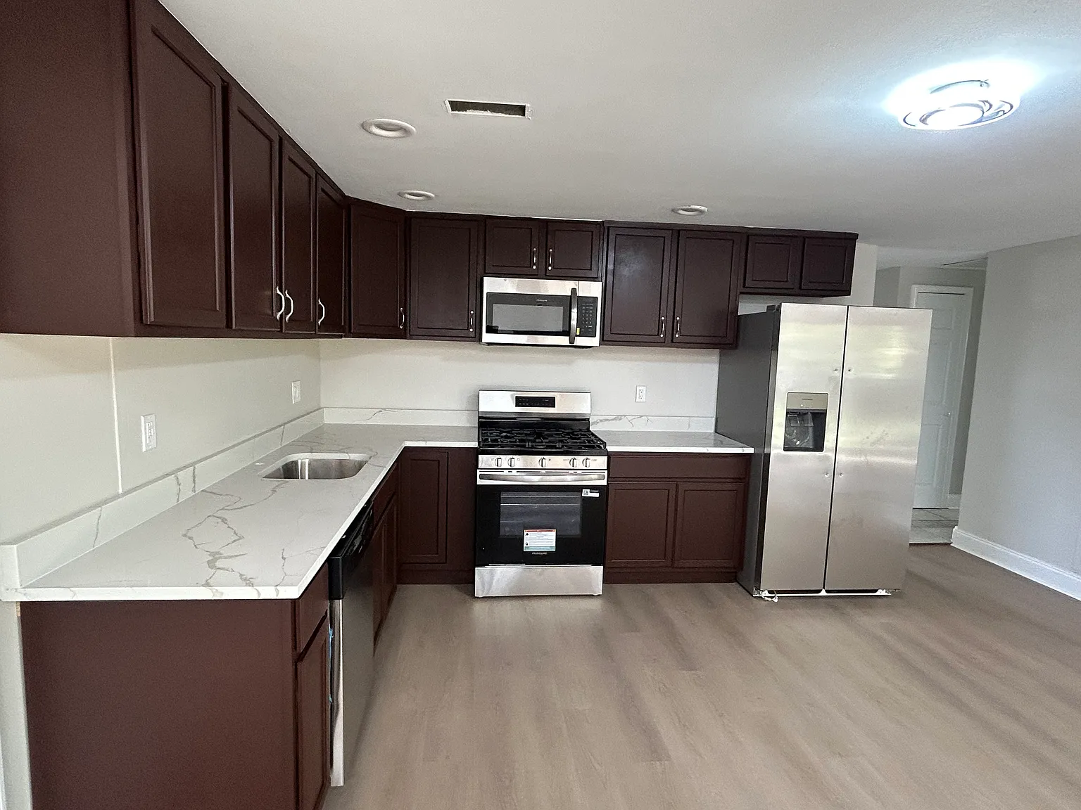 4 bed, 1100 sqft, $3,250 — Photo 4