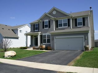 37 Briarwood Dr, Gilberts, IL 60136