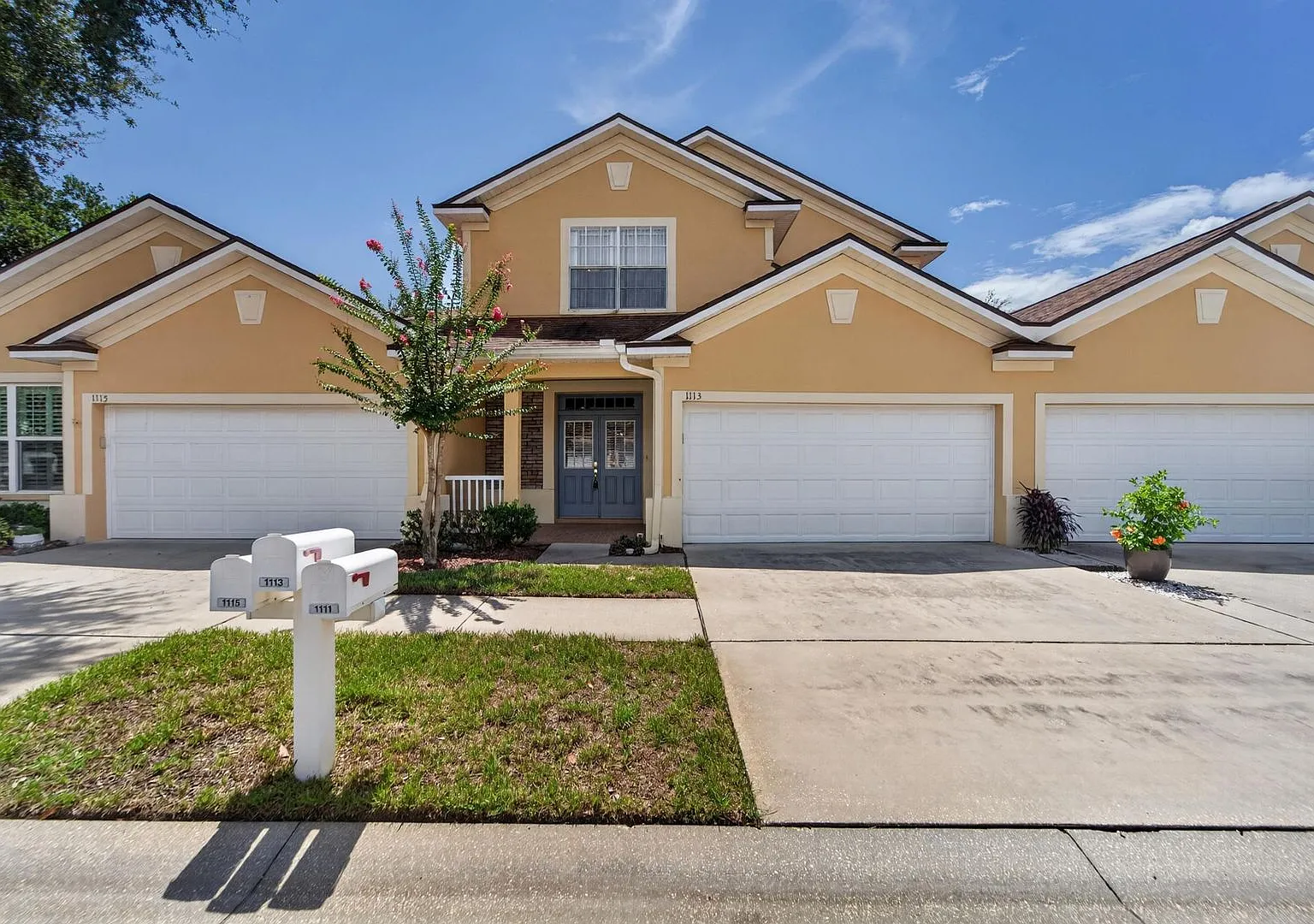 Spacious Savannah Landings Townhome in Gated Valrico Community ! — Photo 2
