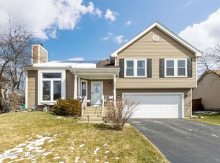 1663 Stockton Ln, Crystal Lake, IL 60014