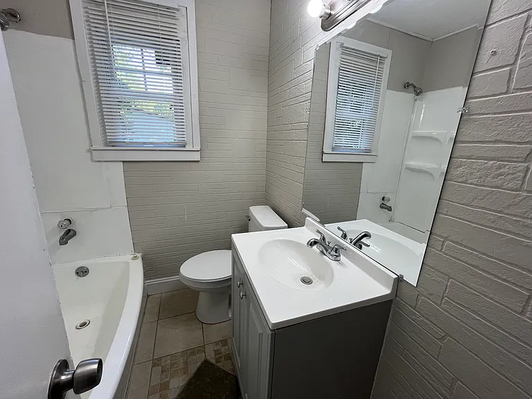 3905 Robinson Rd — Photo 18
