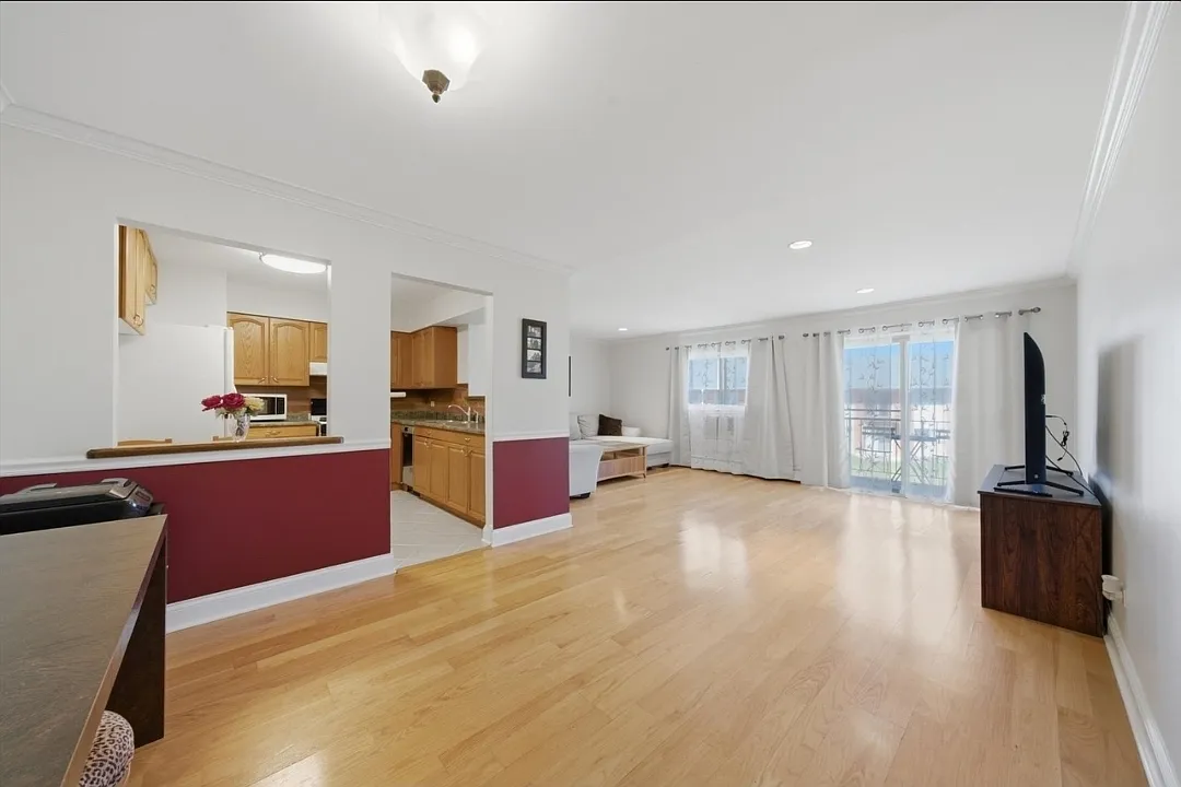 2 bed, 969 sqft, $1,700 — Photo 3