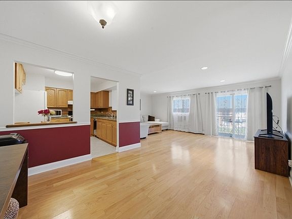 3rd image of 670 Marilyn Ave APT 208