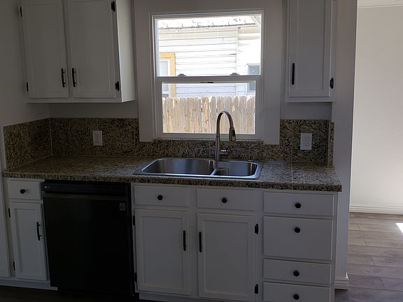 2nd image of 415 8th Ave N