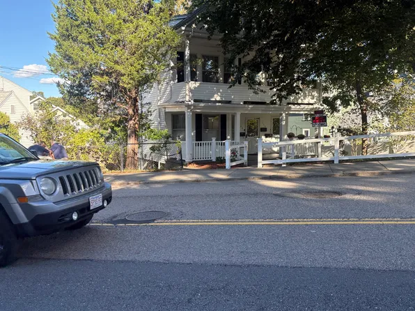 144 Walworth St Floor 3, Roslindale, MA 02131