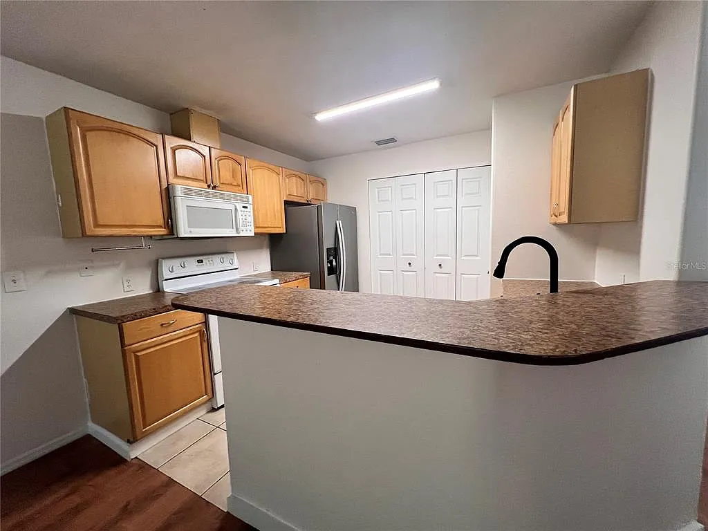 3 bed, 2.0 bath, 1219 sqft, $1,600 — Photo 4