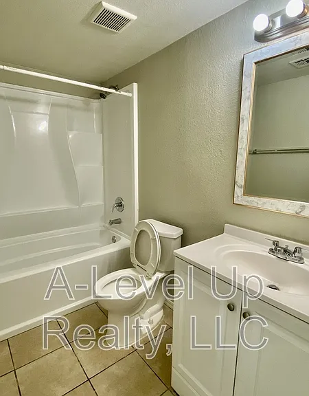 403 E Thoroughbred St — Photo 20