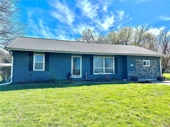 211 Walnut St, Mound City, KS 66056