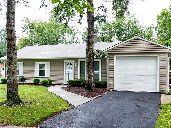 3rd image of 356 Indianwood Blvd