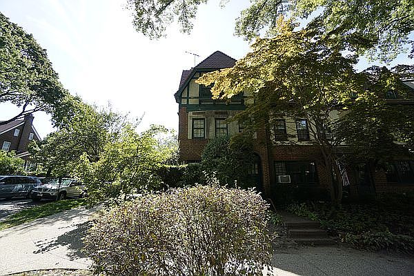 1st image of 225 Burns St #N2