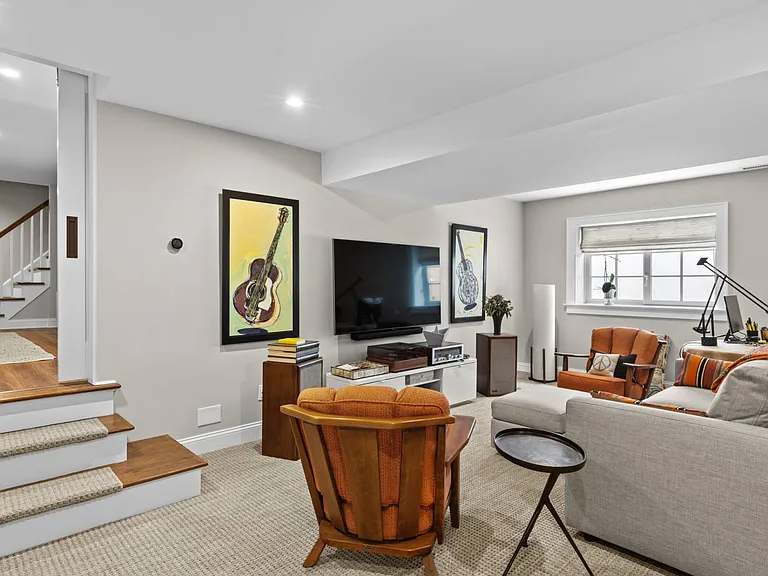 31 Henry St — Photo 24
