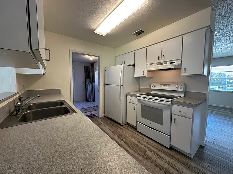 561 Parker Rd — Photo 7