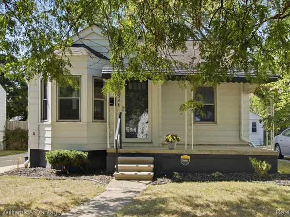 18948 Kenosha St, Harper Woods, MI 48225