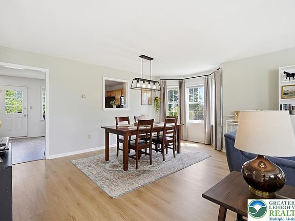 5th image of 361 S Oak St