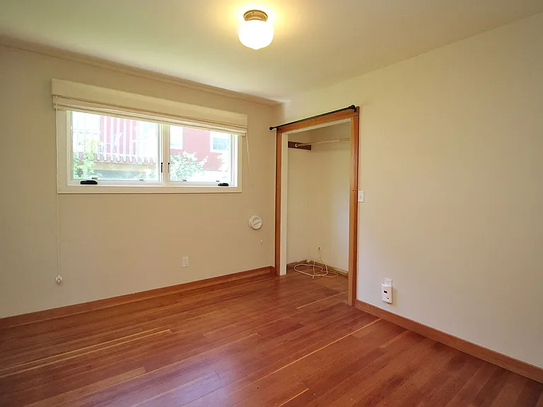 9233 SW Brier Pl — Photo 17