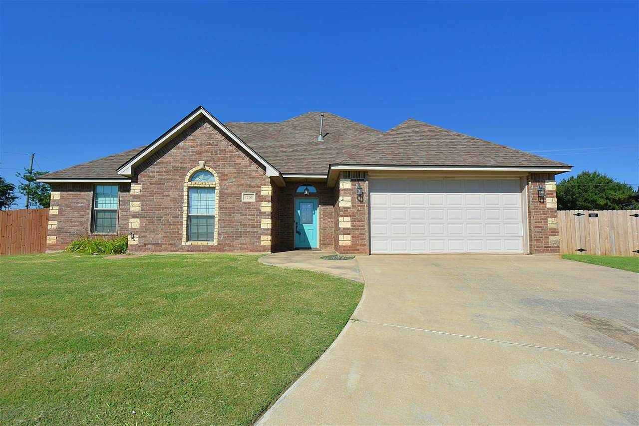 1209 Red Rock Dr, Elgin, OK 73538 | Zillow