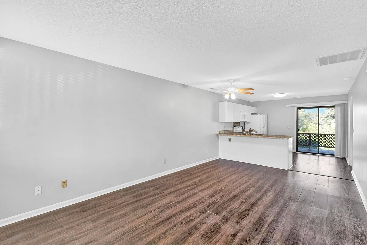 Building Photo - 522 S Kerr Ave #12