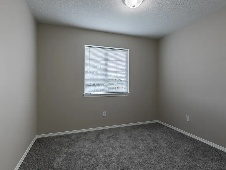 577 N 9th St — Photo 15