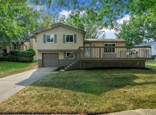 6024 Grenville Ln, Lansing, MI 48911