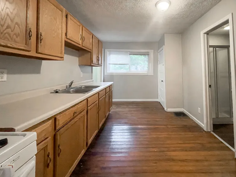 1405 W Jackson St — Photo 43
