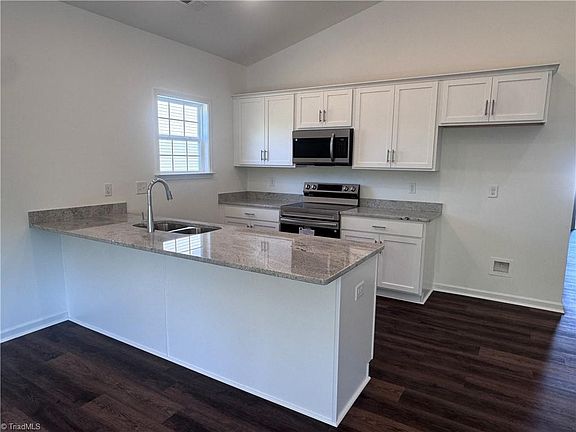 3rd image of 275 Waylon Ct