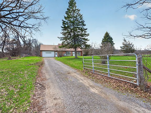 2nd image of 2268 McIntyre Rd