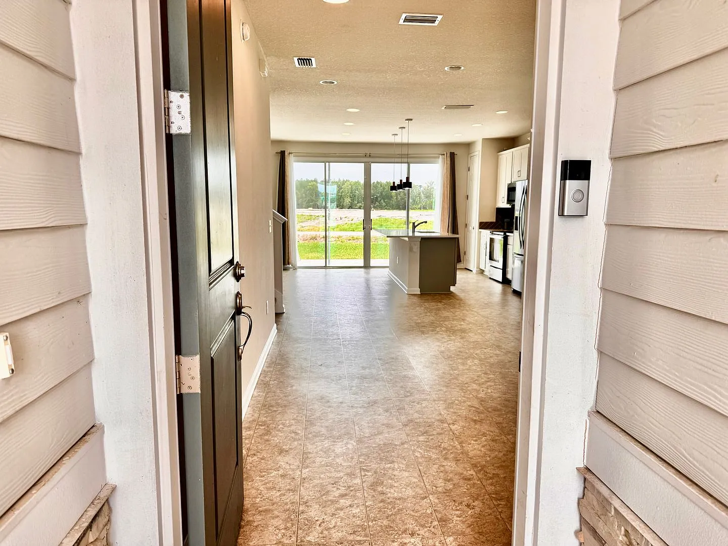 Almost new - Large 4 bedroom 3 bath home — Photo 4