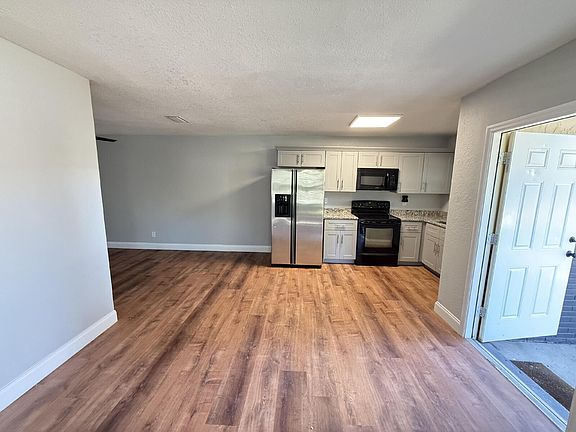 5th image of 2809 Marconi St APT B