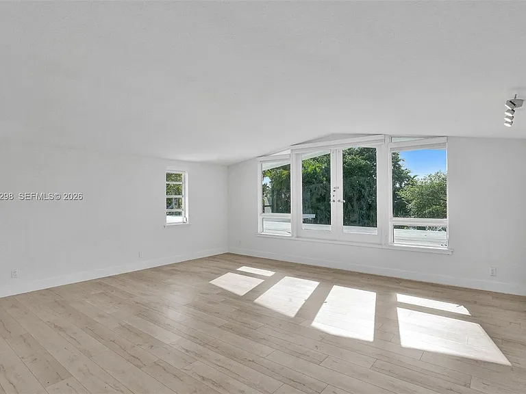 19260 NE 22nd Ave — Photo 69