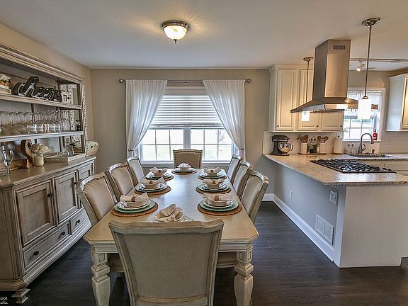 4th image of 3203 Applewood Ct