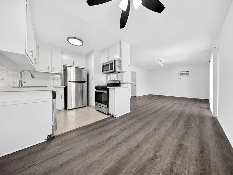 15114 Dickens St. — Photo 9
