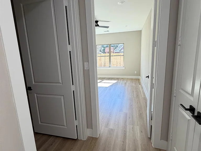 2523 Liguria — Photo 9