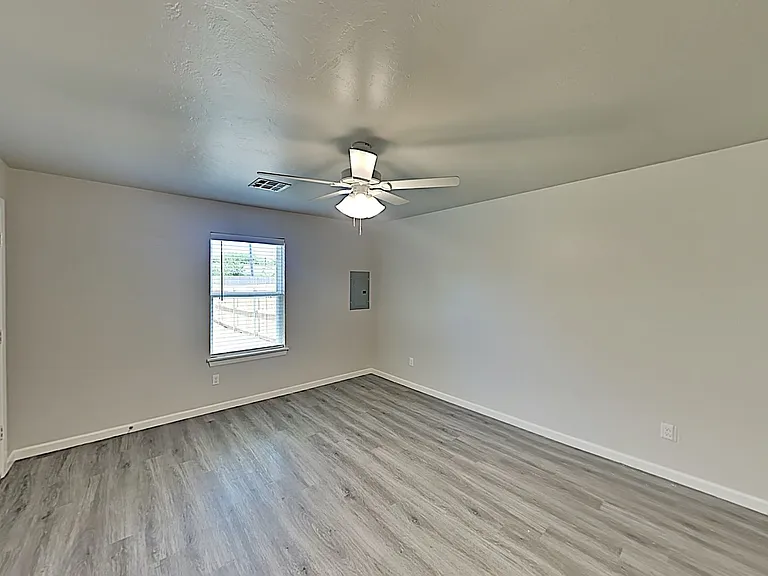 11205 Howard Dr — Photo 8