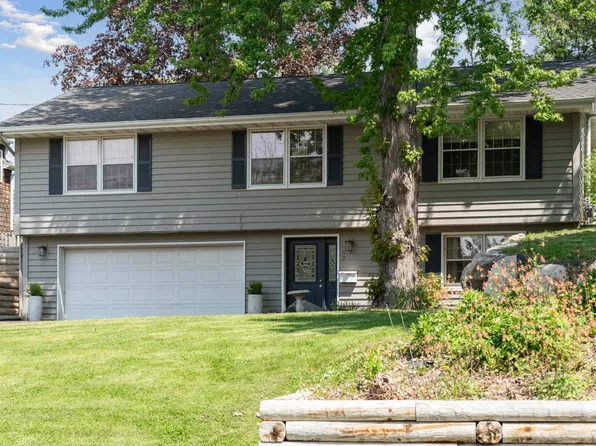 429 Rice St E, Wayzata, MN 55391