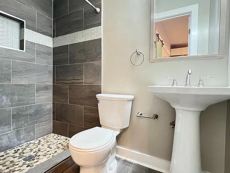 1620 E St NE #3 — Photo 4
