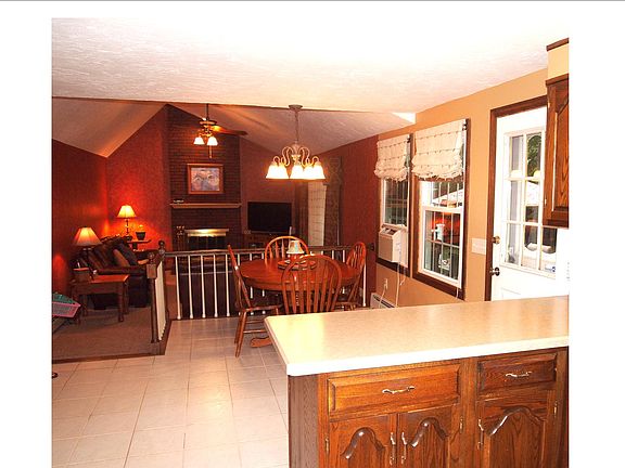 4th image of 35 Rawson Hill Dr