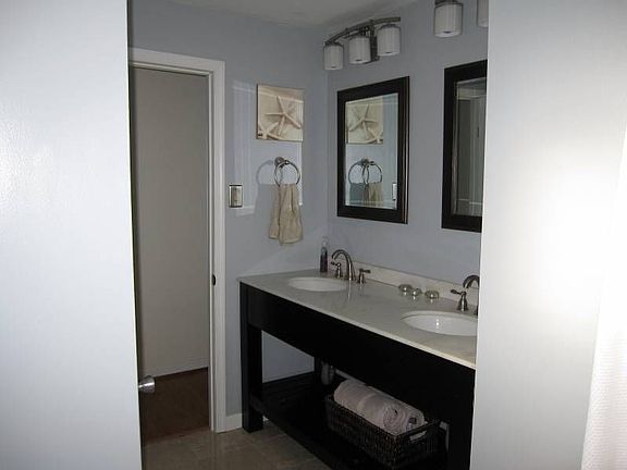 3rd image of 2415 Lori Ln S