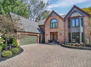 387 Wood Acres Dr, East Amherst, NY 14051