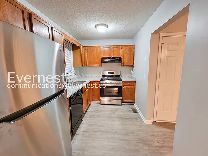 229 Hampton Dr — Photo 4