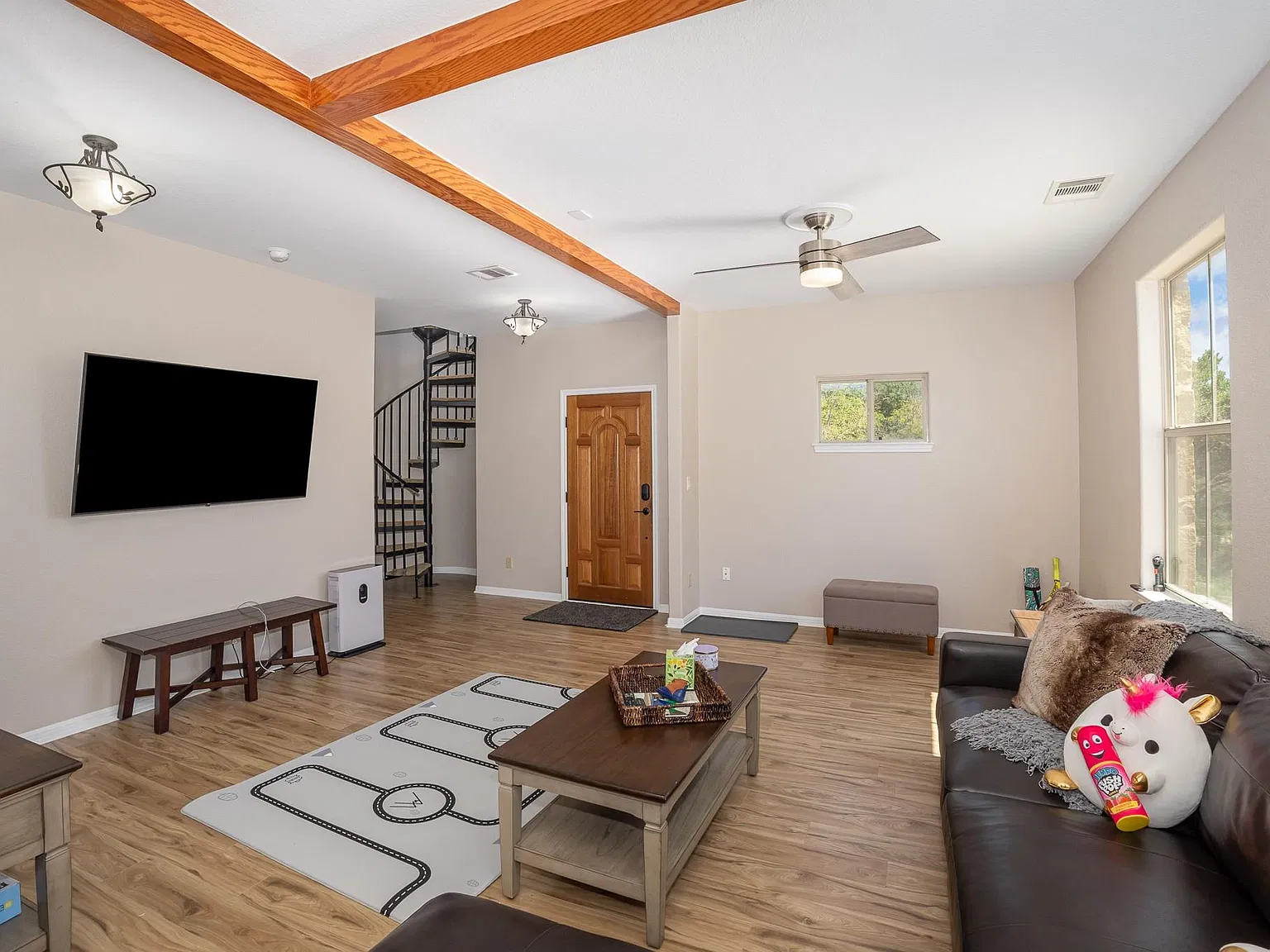 3 bed, 2.0 bath, 2074 sqft, $3,500 — Photo 4