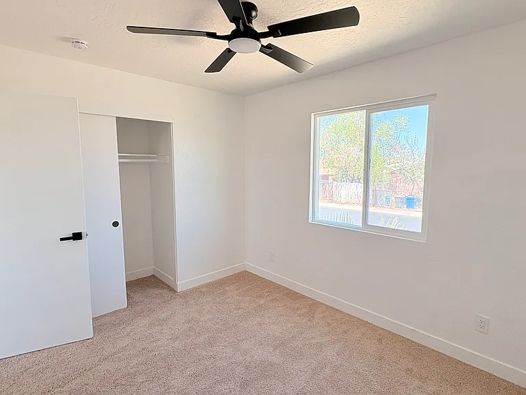 S 46th Pl — Photo 8
