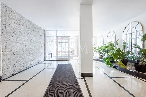 Sold by Brick&Mortar | media 10