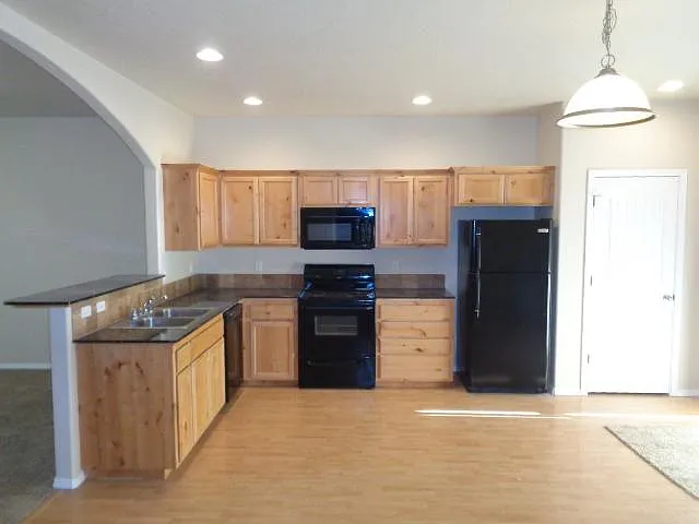 16077 Sunnyfield Ave — Photo 4