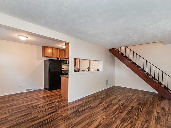 5th image of 416 James Ct Unit B