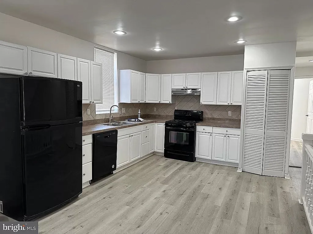 4 bed, 1500 sqft, $1,650 — Photo 3