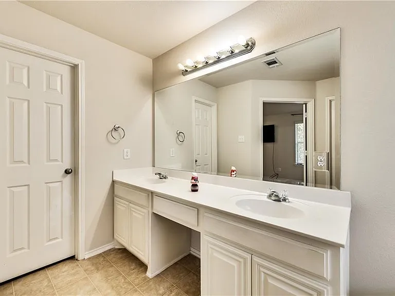 8633 Corral Cir — Photo 17