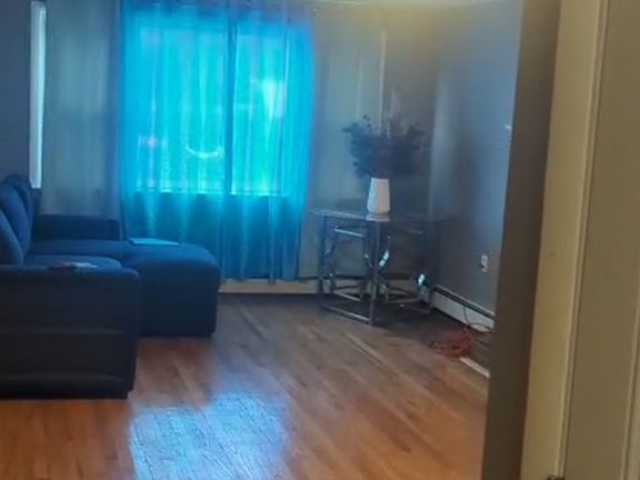 2nd image of 43 Winchester St