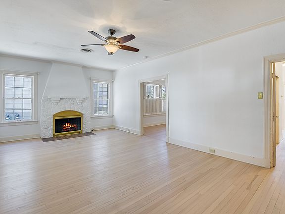 5th image of 106 E Norwood Ct